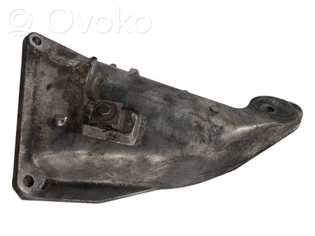 Dzinēja nostiprināšanas stiprinājums-kronšteins