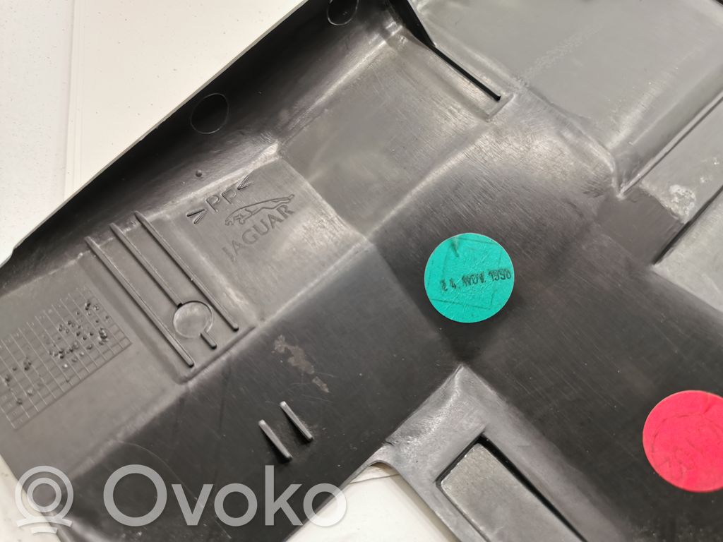 Bagāžnieka sliekšņa dekoratīvā apdare