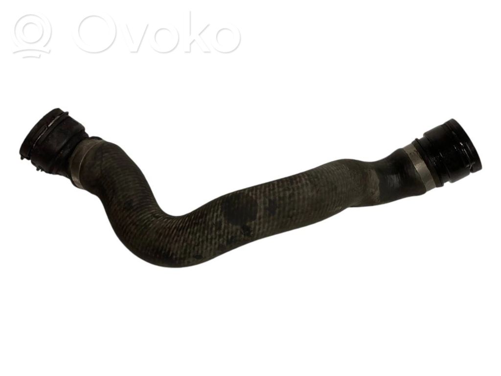 Caurulīte (-es) / šļūtene (-es)