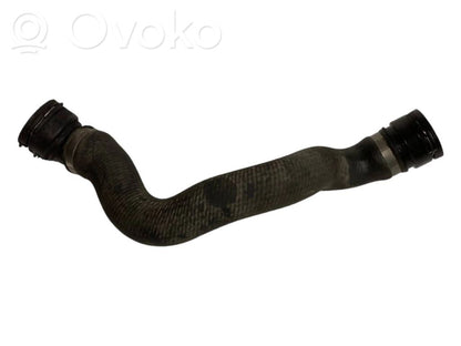 Caurulīte (-es) / šļūtene (-es)