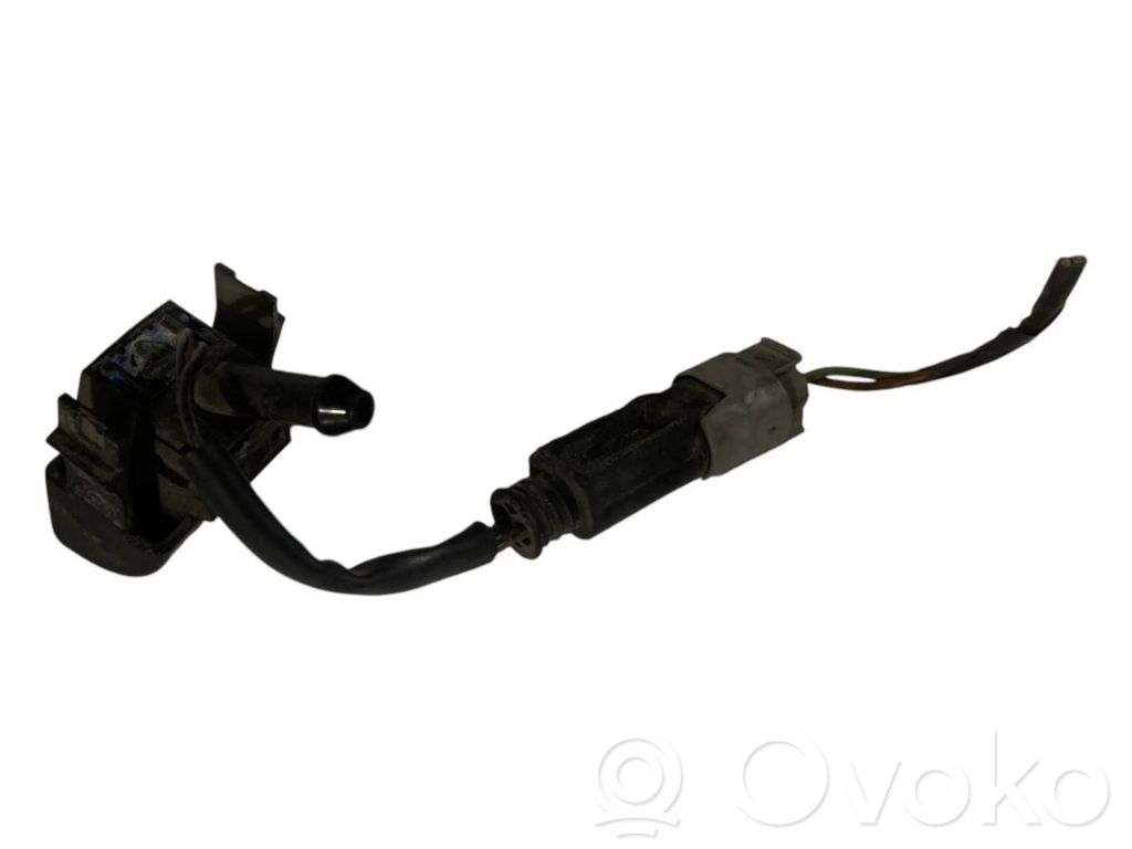 Mazgāšanas šķidruma smidzinātājs (-i) priekšējam logam