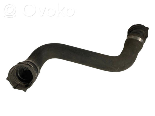 Caurulīte (-es) / šļūtene (-es)