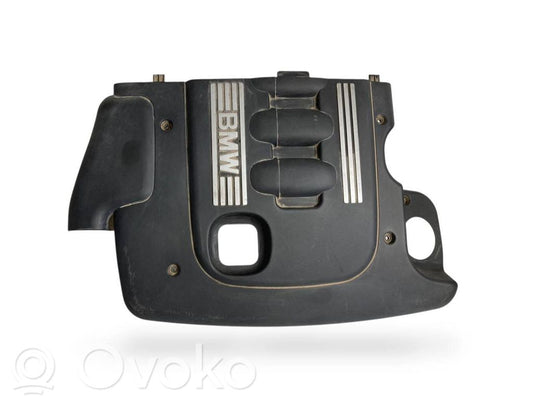 Dzinēja pārsegs (dekoratīva apdare)