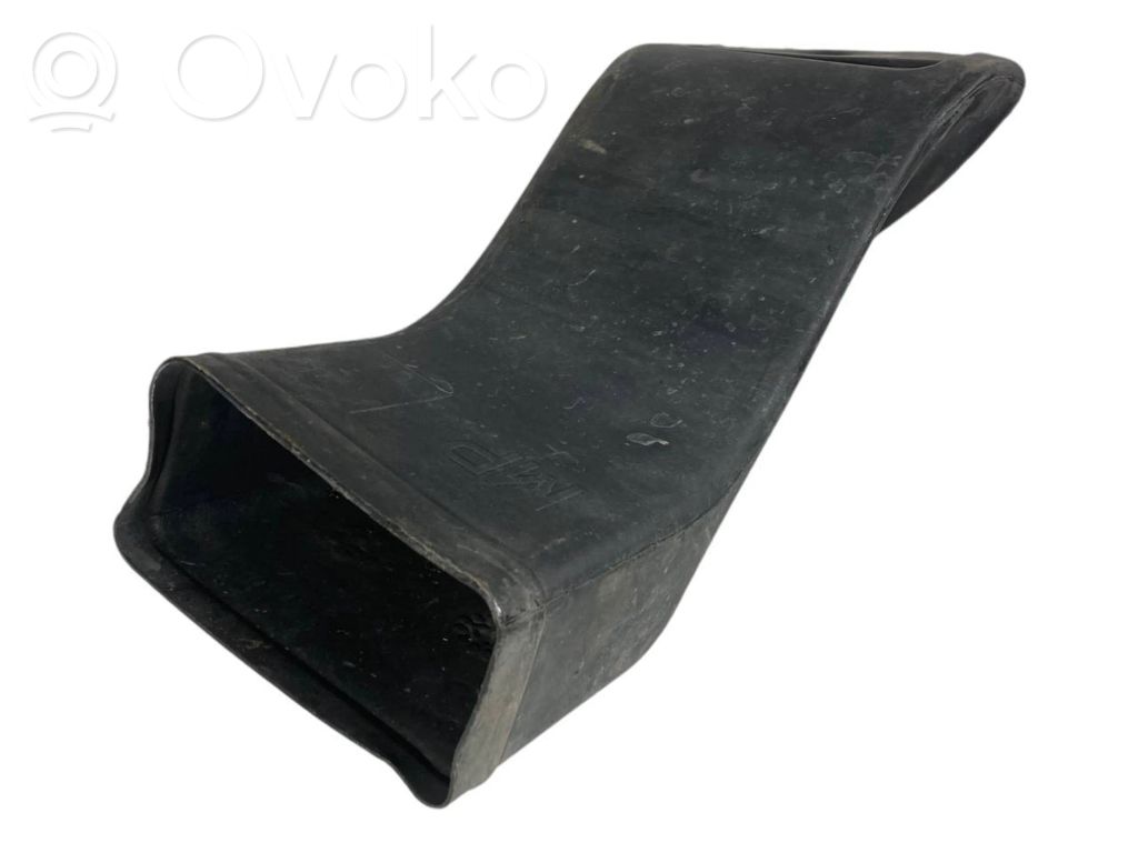 Brake cooling air duct