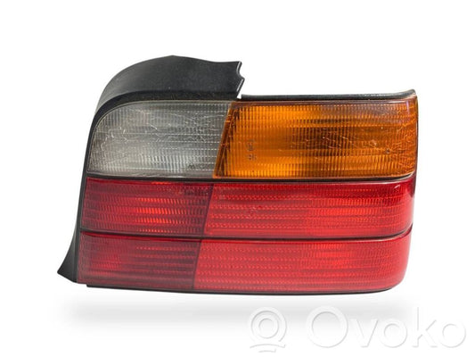 Aizmugurējais lukturis virsbūvē