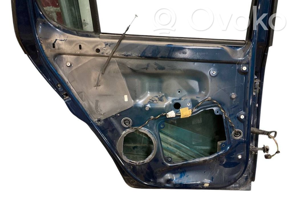 Задняя дверь