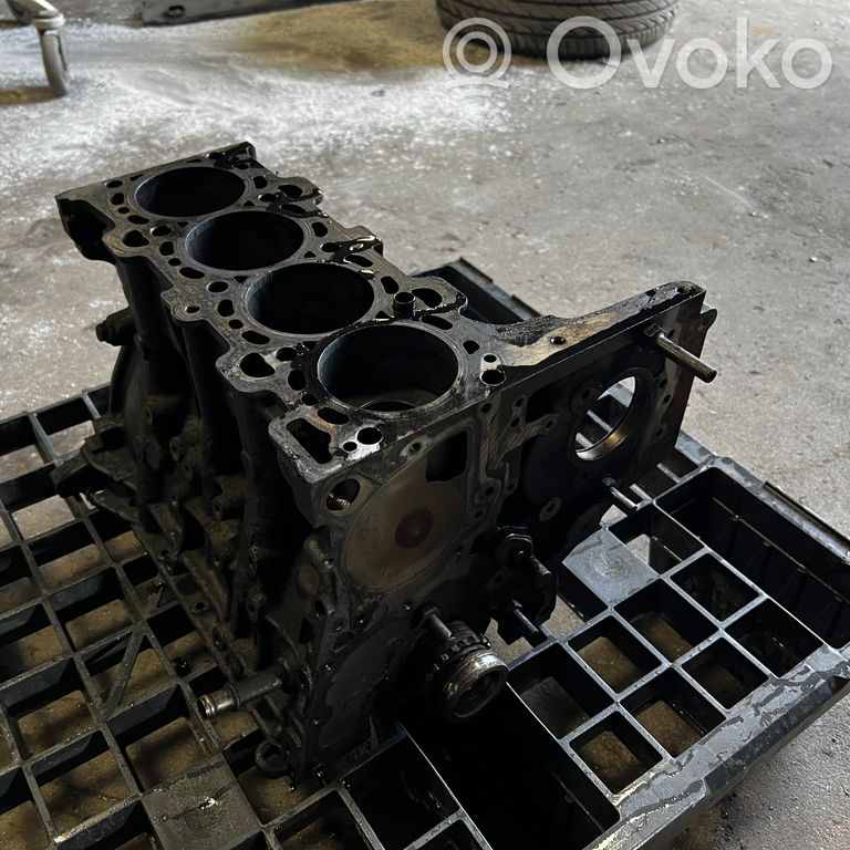 Блокировать