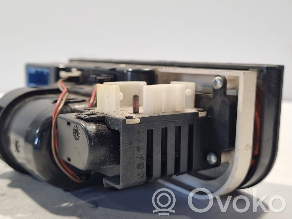 Gaisa kondicioniera / klimata kontroles / salona apsildes vadības bloks (salonā)