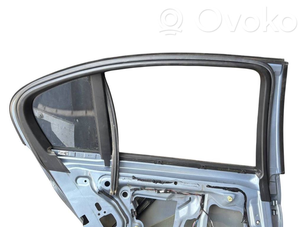 Aizmugurējās durvis