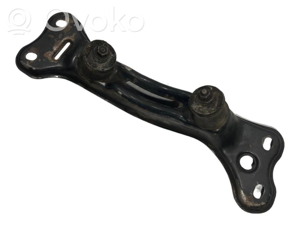 Кронштейн крепления трансмиссии