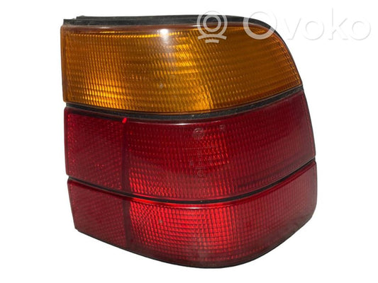 Задний фонарь в кузове