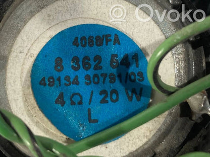 Skaļrunis (-i) pakaļējās durvīs