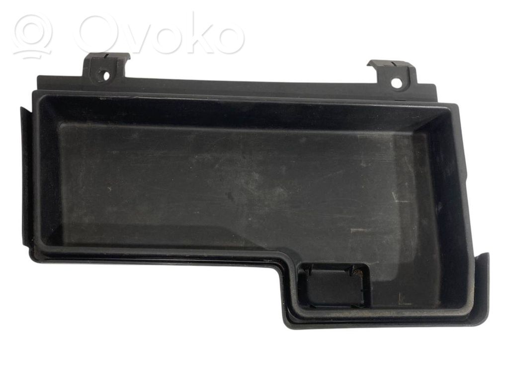 Bagāžnieka sānu apakšējās apdares panelis