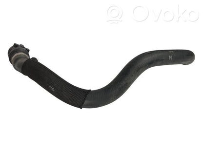 Caurulīte (-es) / šļūtene (-es)