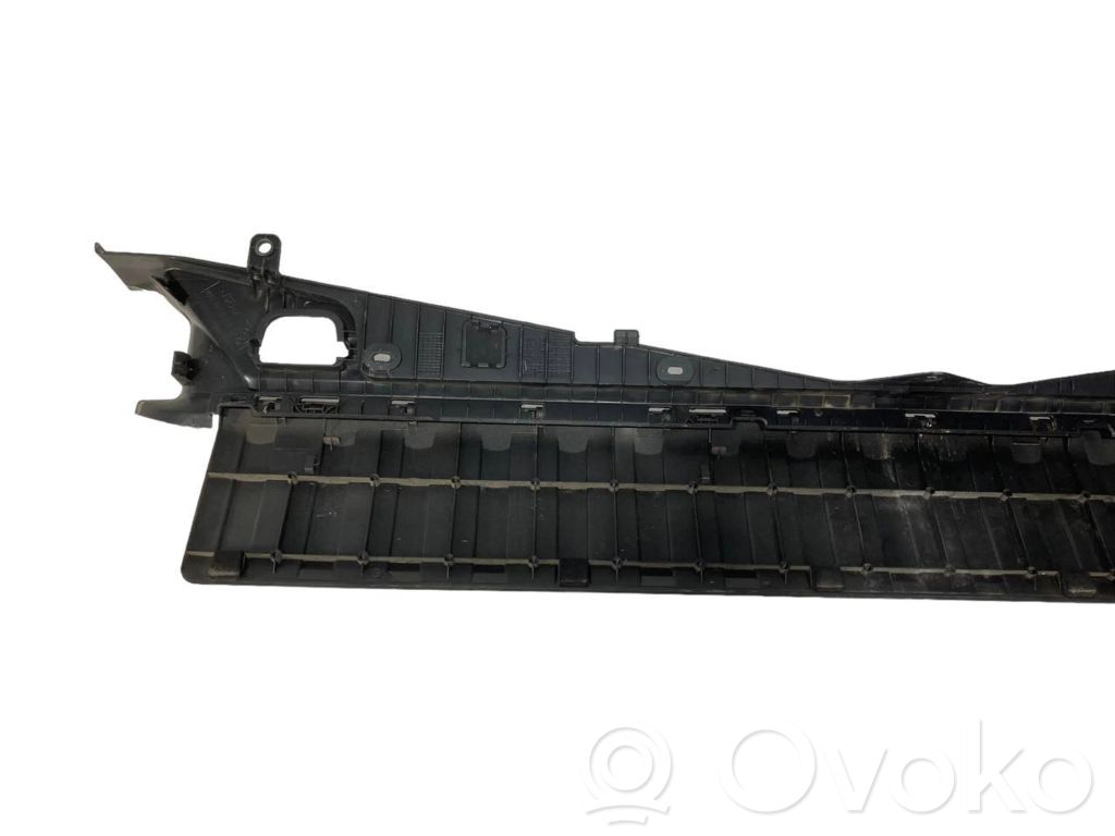 Bagāžnieka sānu apakšējās apdares panelis