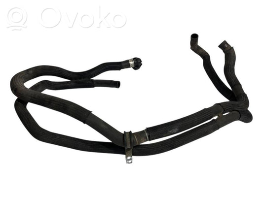 Caurulīte (-es) / šļūtene (-es)