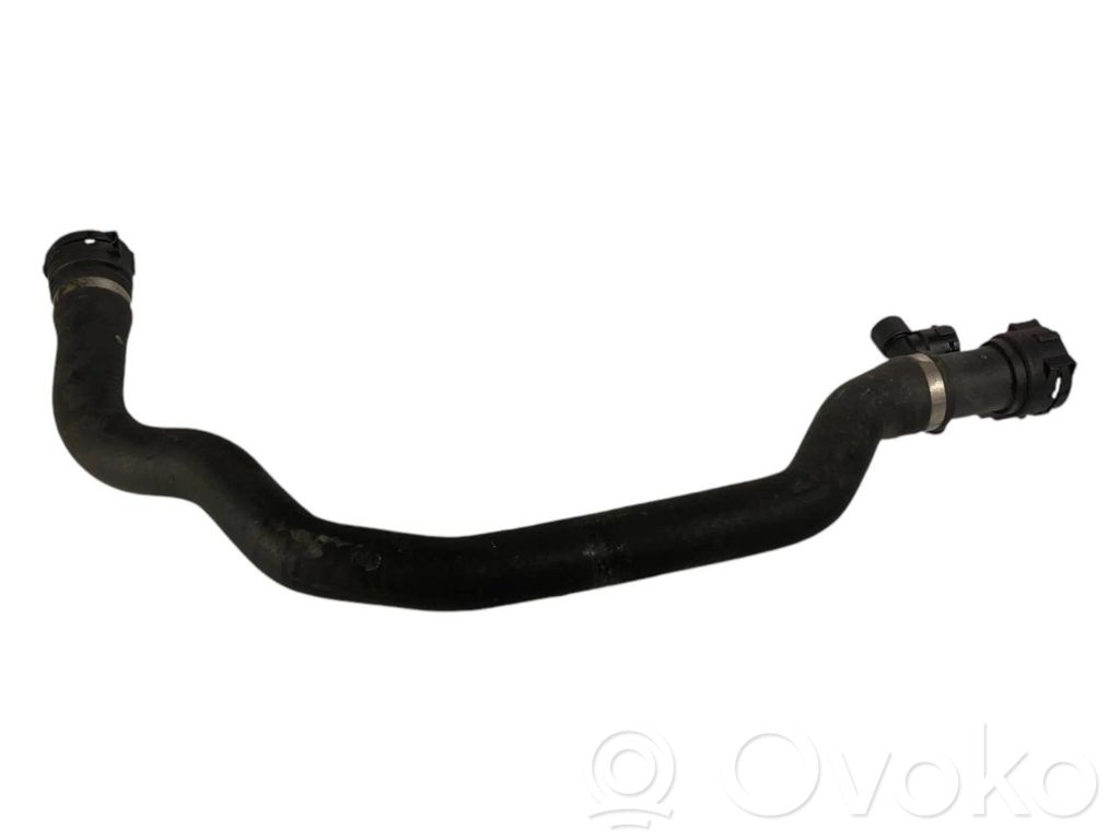 Caurulīte (-es) / šļūtene (-es)