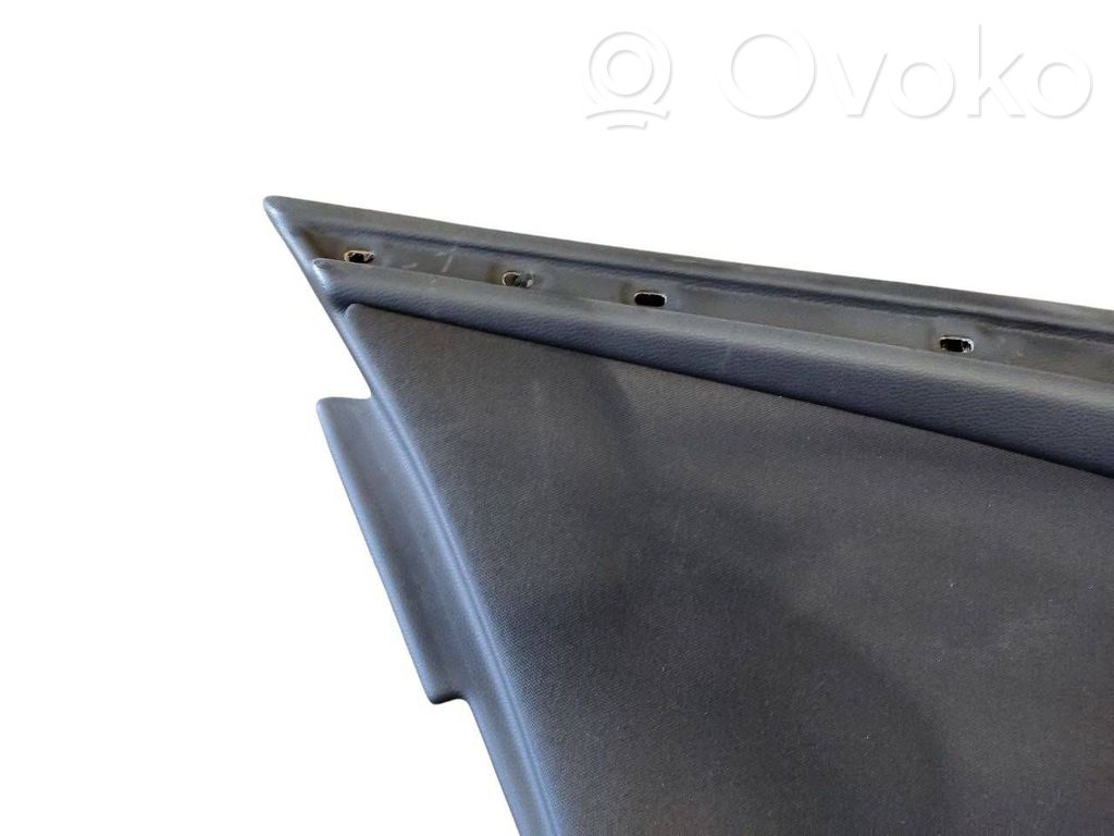 Apšuvums aizmugurējām durvīm