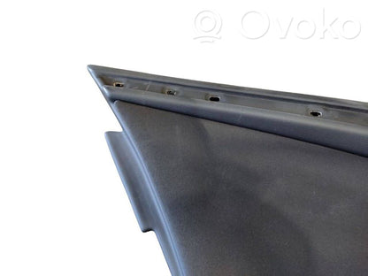 Apšuvums aizmugurējām durvīm