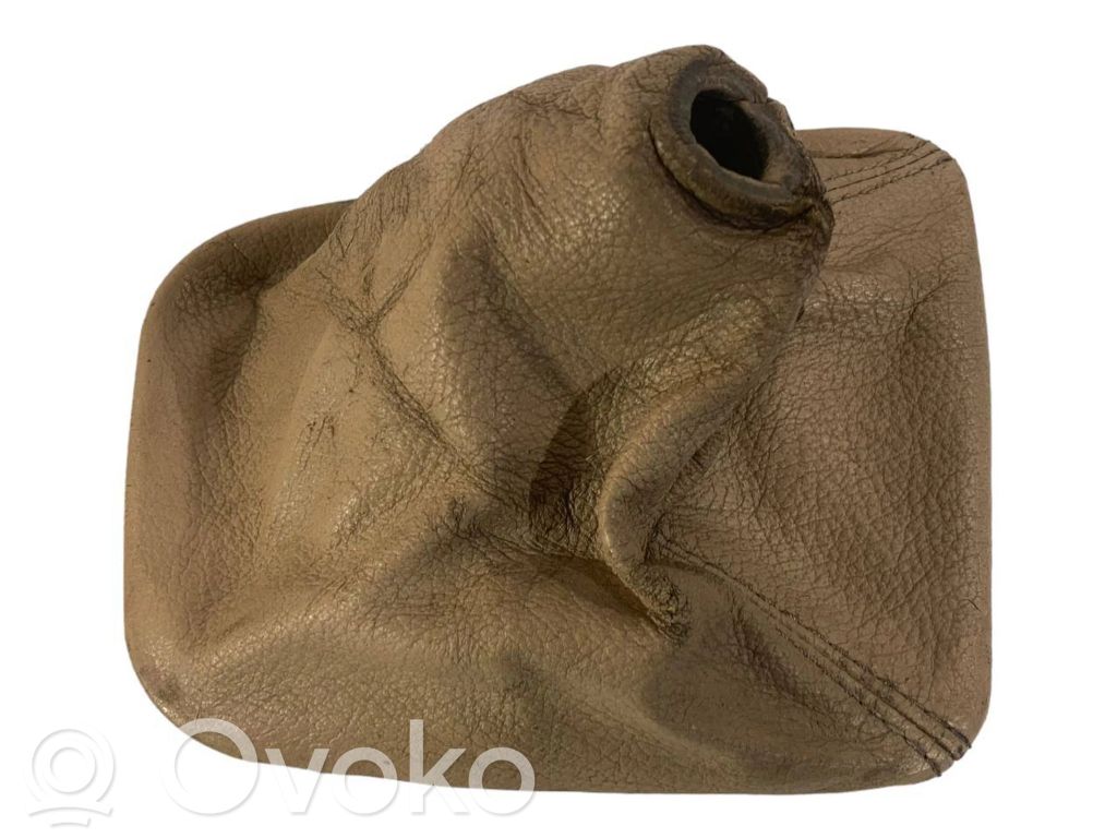 Ātrumu pārslēgšanas sviras dekoratīvā apdare (āda, uzgalis)