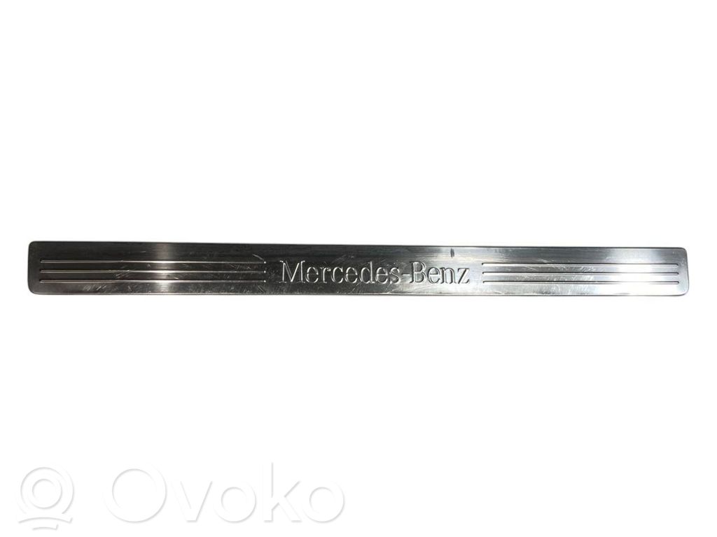 Priekšējā sliekšņa dekoratīvā apdare (iekšējā)