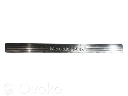 Priekšējā sliekšņa dekoratīvā apdare (iekšējā)