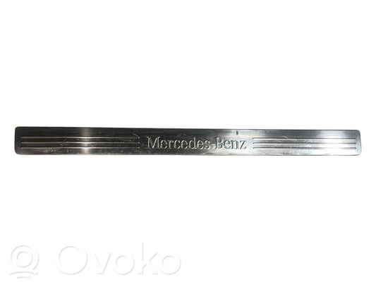 Priekšējā sliekšņa dekoratīvā apdare (iekšējā)