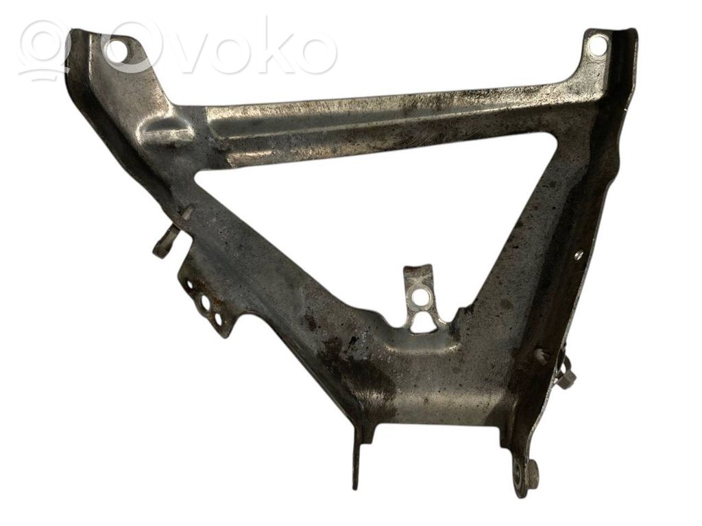 Engine mounting bracket