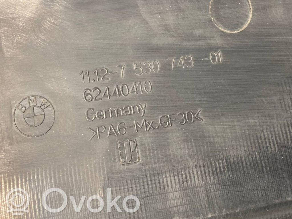 Engine cover (decorative trim)