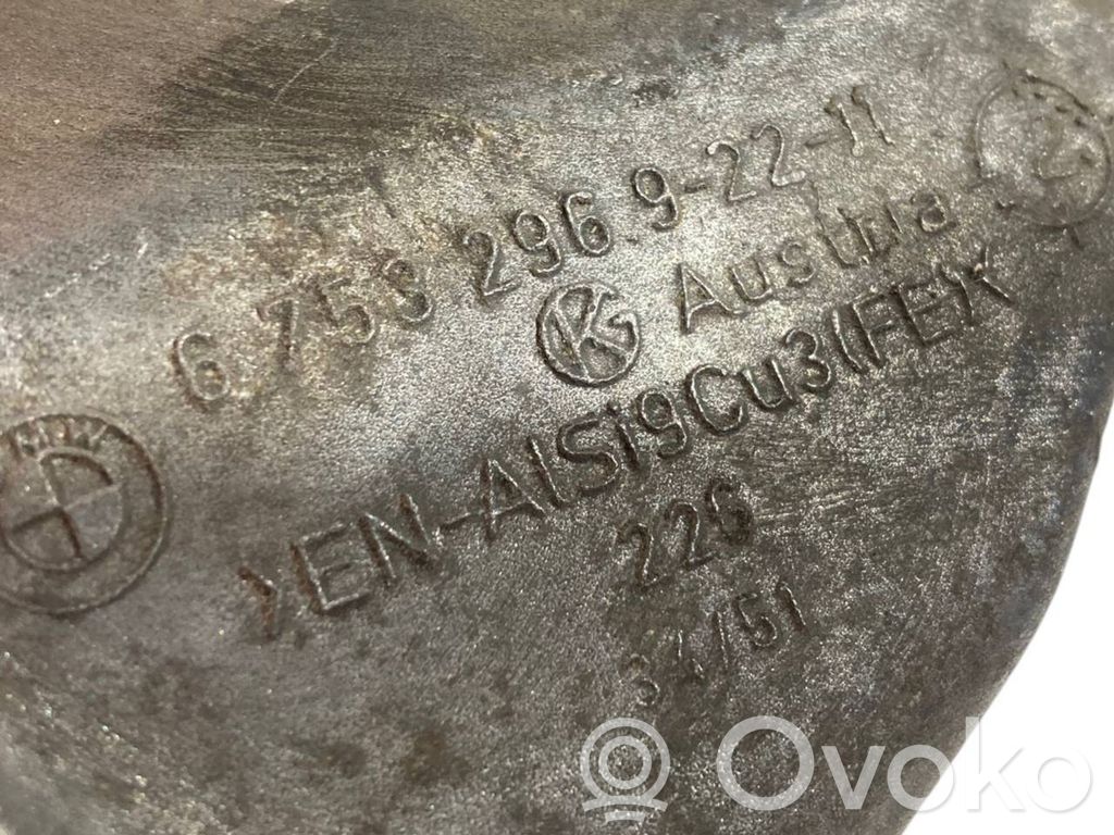 Engine mounting bracket