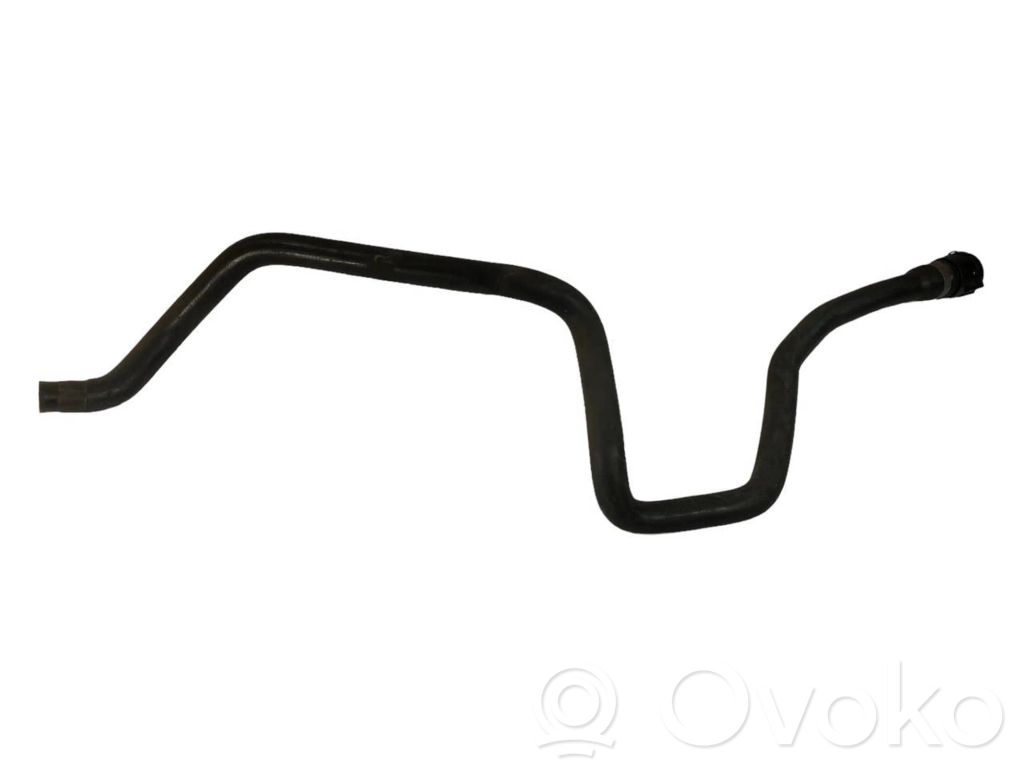 Caurulīte (-es) / šļūtene (-es)