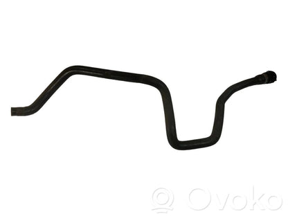 Caurulīte (-es) / šļūtene (-es)