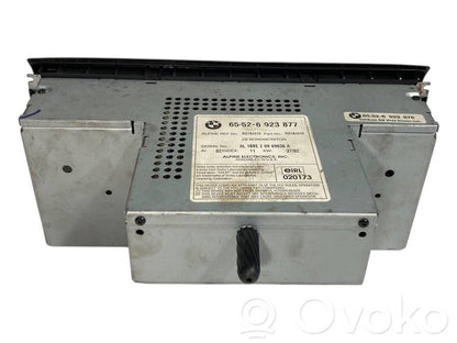 Radio / CD/DVD atskaņotājs / navigācija