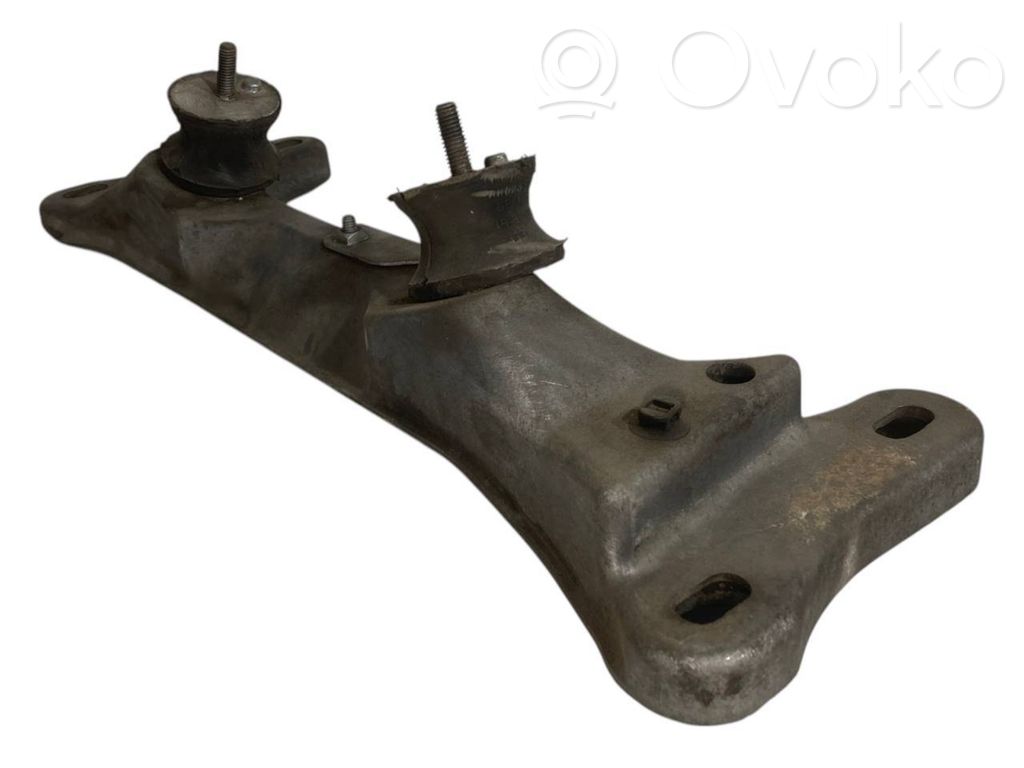 Transmission mounting bracket