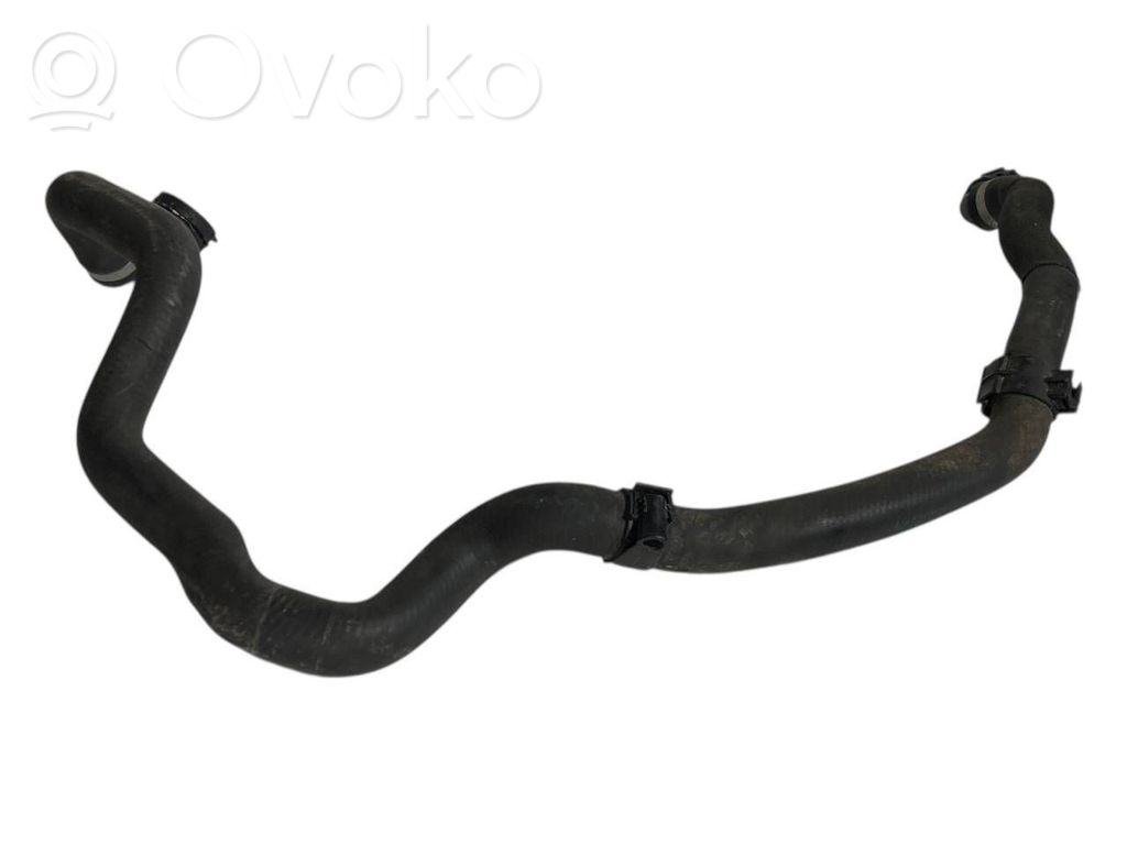 Caurulīte (-es) / šļūtene (-es)