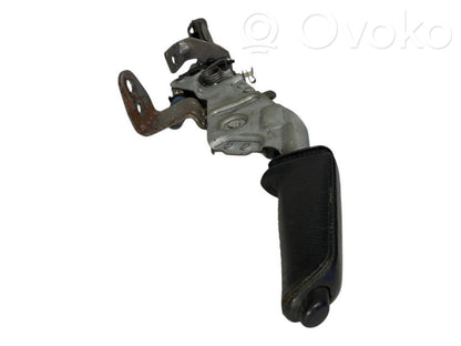 Rokas bremzes mehānisms (salonā)