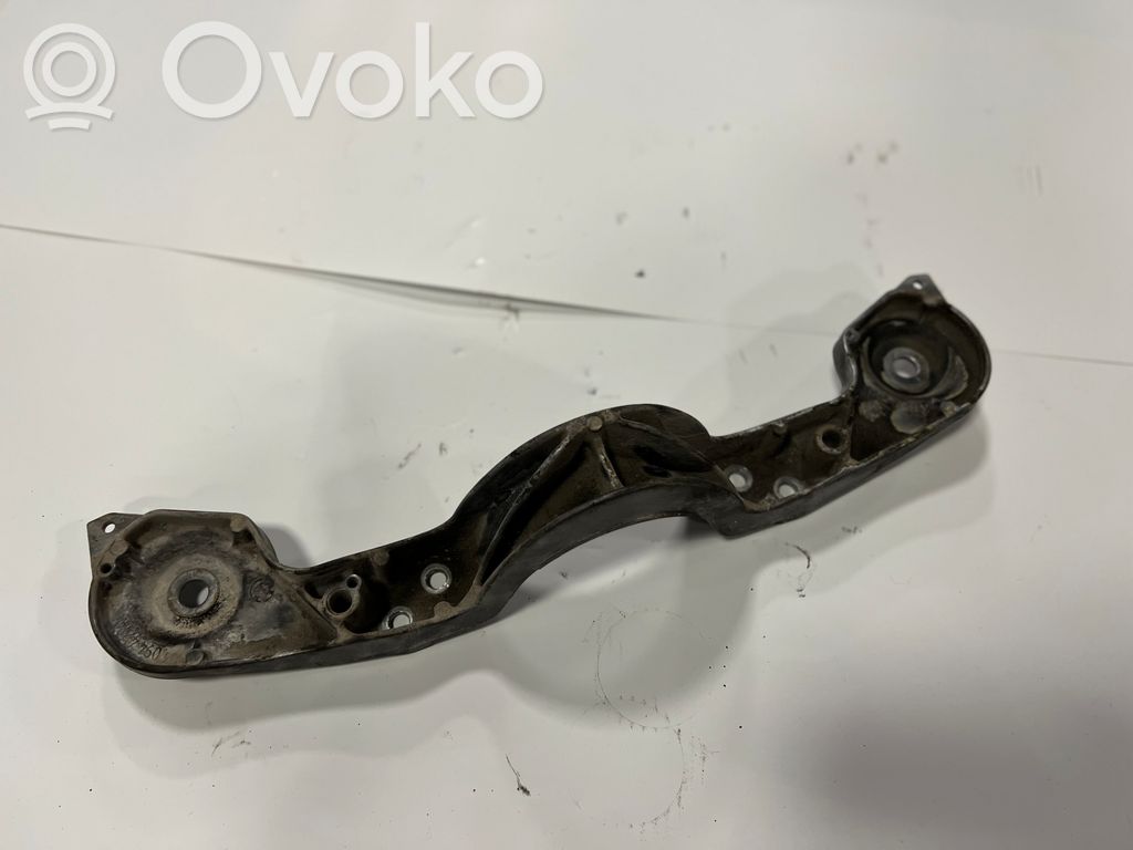 Крепление заднего редуктора