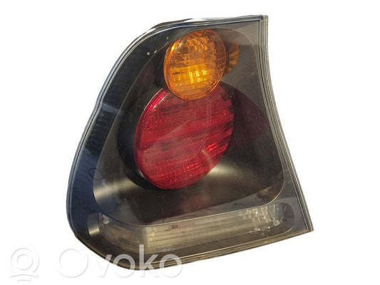 Задний фонарь в кузове