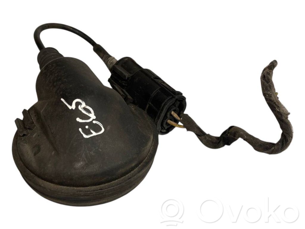 Priekšpusē piekares augstuma sensors