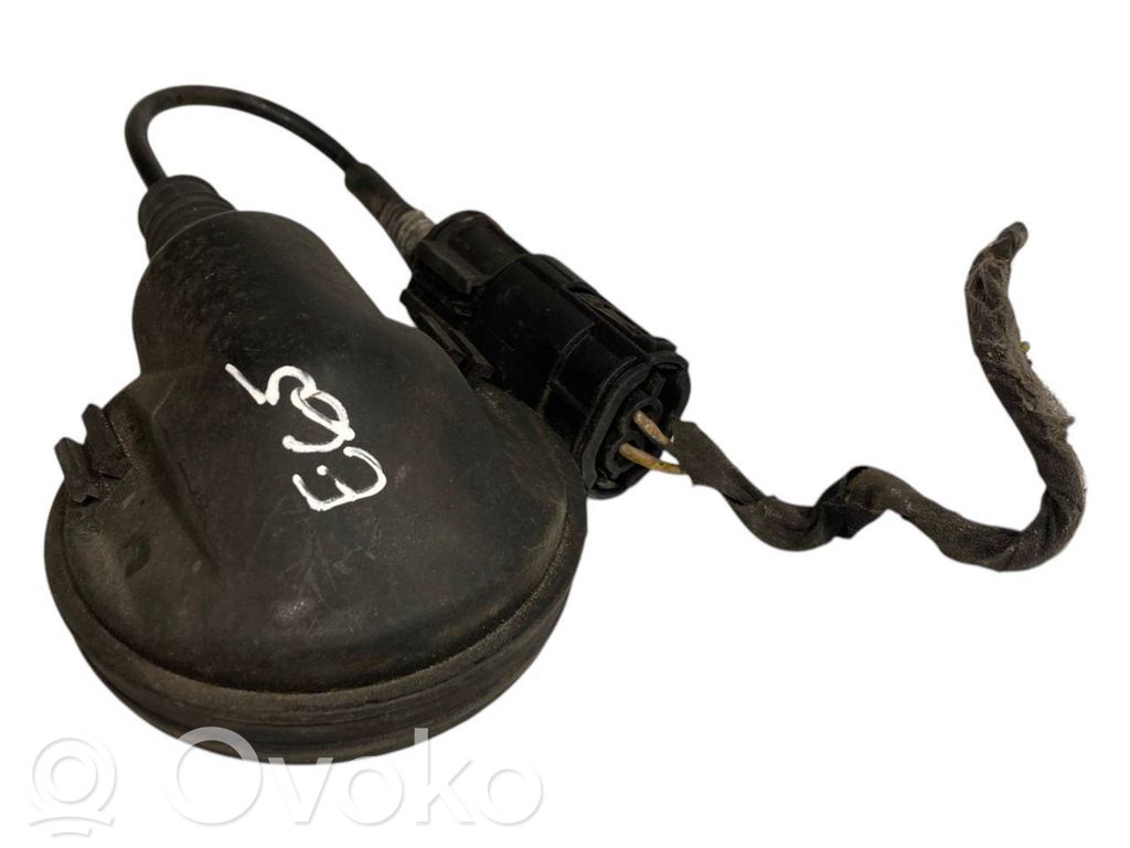 Priekšpusē piekares augstuma sensors