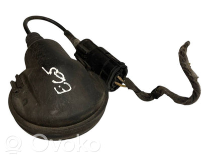 Priekšpusē piekares augstuma sensors