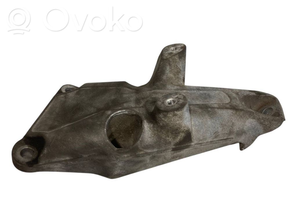 Engine mounting bracket