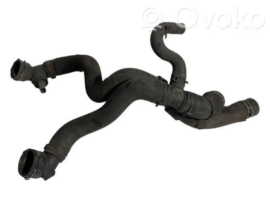 Caurulīte (-es) / šļūtene (-es)