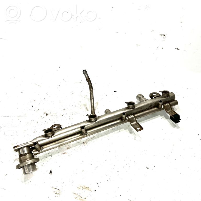 Degvielas maģistrālā caurule