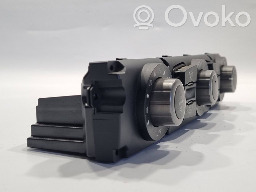 Gaisa kondicioniera / klimata kontroles / salona apsildes vadības bloks (salonā)