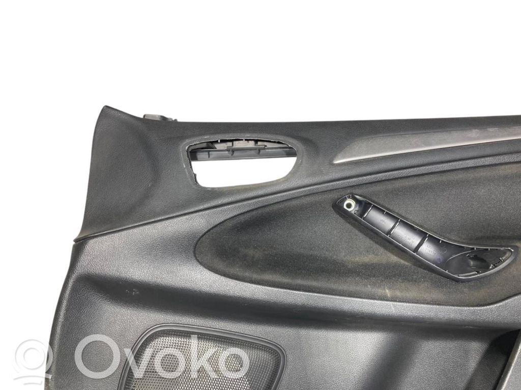 Priekšējo durvju apdare