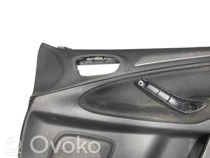 Priekšējo durvju apdare