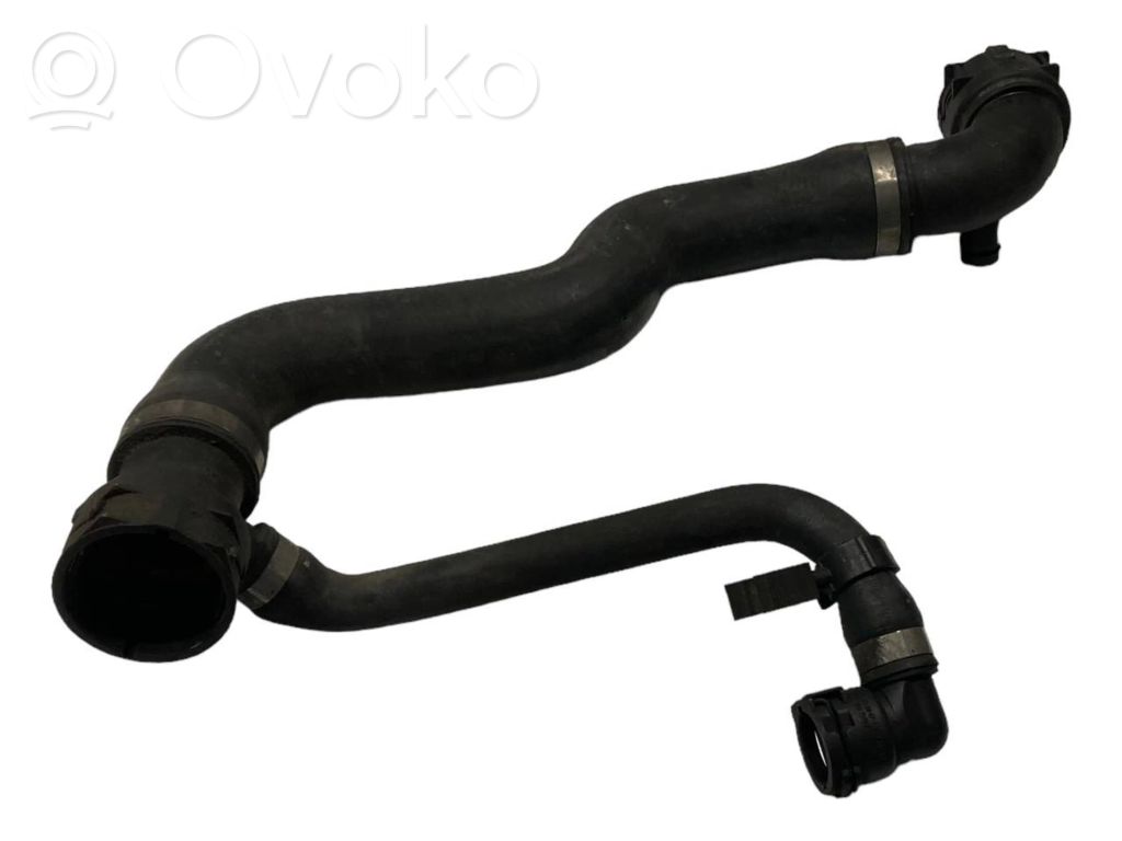 Caurulīte (-es) / šļūtene (-es)