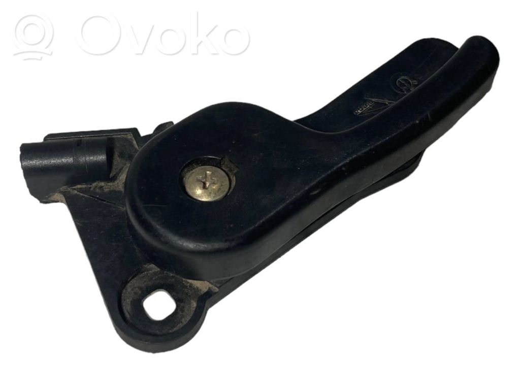 Dzinēja pārsega attaisīšanas rokturītis