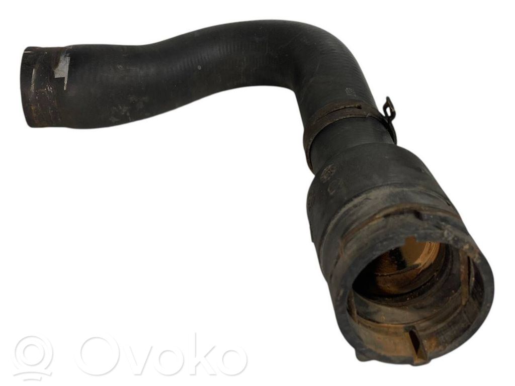 Caurulīte (-es) / šļūtene (-es)